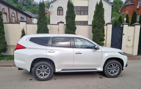 Mitsubishi Pajero Sport III рестайлинг, 2017 год, 2 650 000 рублей, 3 фотография