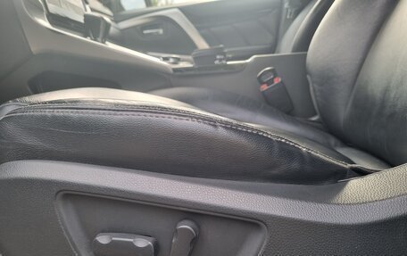 Mitsubishi Pajero Sport III рестайлинг, 2017 год, 2 650 000 рублей, 7 фотография