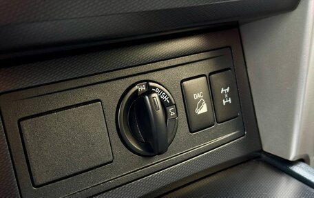 Toyota Land Cruiser Prado 150 рестайлинг 2, 2012 год, 2 999 900 рублей, 32 фотография