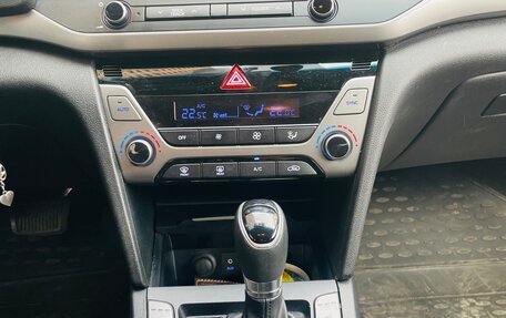 Hyundai Elantra VI рестайлинг, 2018 год, 1 370 000 рублей, 11 фотография