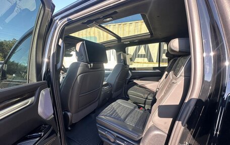 Cadillac Escalade V, 2025 год, 23 000 000 рублей, 13 фотография