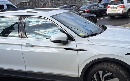 Volkswagen Tiguan II, 2023 год, 3 800 000 рублей, 2 фотография
