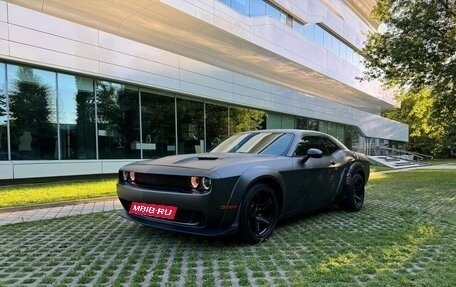 Dodge Challenger III рестайлинг 2, 2017 год, 3 500 000 рублей, 3 фотография