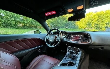 Dodge Challenger III рестайлинг 2, 2017 год, 3 500 000 рублей, 17 фотография