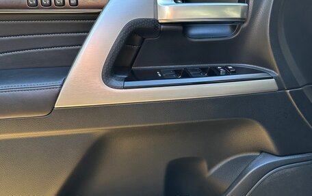 Toyota Land Cruiser 200, 2019 год, 9 500 000 рублей, 34 фотография
