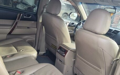 Toyota Highlander III, 2012 год, 1 600 000 рублей, 18 фотография