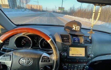 Toyota Highlander III, 2012 год, 2 100 000 рублей, 2 фотография
