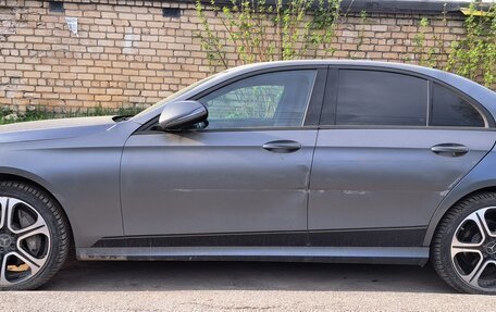 Mercedes-Benz E-Класс, 2019 год, 1 700 000 рублей, 9 фотография