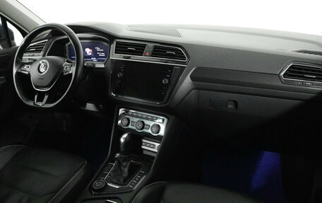 Volkswagen Tiguan II, 2019 год, 2 390 000 рублей, 10 фотография
