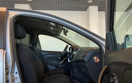 Renault Logan II, 2019 год, 1 120 000 рублей, 29 фотография
