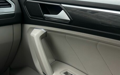 Volkswagen Tiguan II, 2018 год, 3 039 000 рублей, 15 фотография