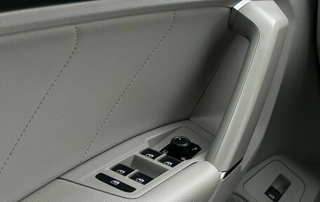 Volkswagen Tiguan II, 2018 год, 3 039 000 рублей, 16 фотография