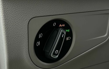 Volkswagen Tiguan II, 2018 год, 3 039 000 рублей, 28 фотография