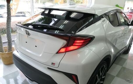 Toyota C-HR I рестайлинг, 2022 год, 4 фотография