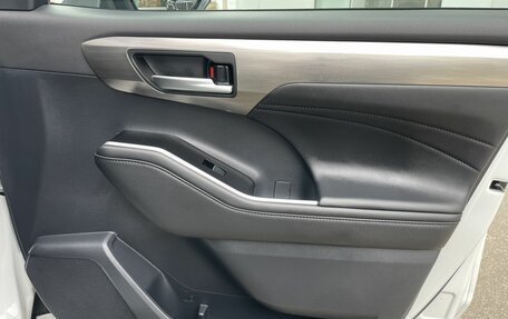 Toyota Highlander, 2025 год, 6 000 000 рублей, 13 фотография