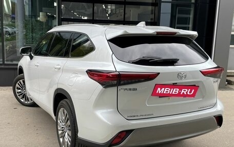 Toyota Highlander, 2025 год, 6 000 000 рублей, 3 фотография