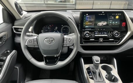 Toyota Highlander, 2025 год, 6 000 000 рублей, 25 фотография