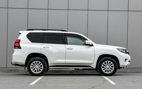 Toyota Land Cruiser Prado 150 рестайлинг 2, 2017 год, 4 300 000 рублей, 4 фотография
