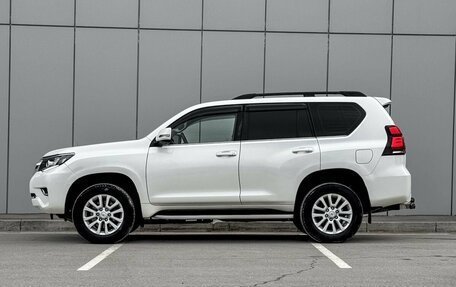 Toyota Land Cruiser Prado 150 рестайлинг 2, 2017 год, 4 300 000 рублей, 9 фотография
