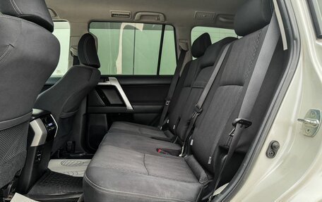 Toyota Land Cruiser Prado 150 рестайлинг 2, 2017 год, 4 300 000 рублей, 17 фотография