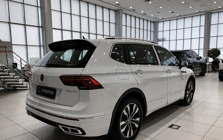 Volkswagen Tiguan II, 2023 год, 4 150 000 рублей, 5 фотография