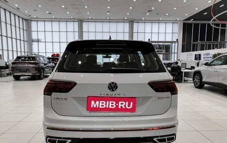 Volkswagen Tiguan II, 2023 год, 4 150 000 рублей, 6 фотография