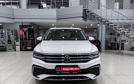 Volkswagen Tiguan II, 2023 год, 4 150 000 рублей, 2 фотография