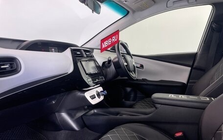 Toyota Prius IV XW50, 2016 год, 1 646 000 рублей, 12 фотография