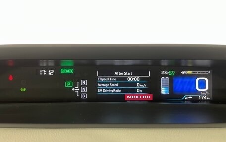 Toyota Prius IV XW50, 2016 год, 1 646 000 рублей, 17 фотография