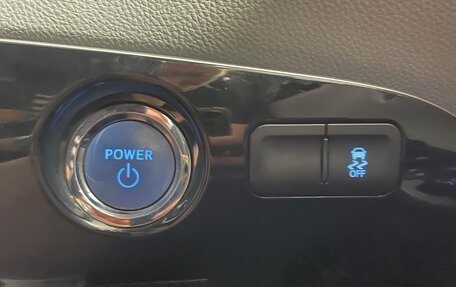 Toyota Prius IV XW50, 2016 год, 1 646 000 рублей, 20 фотография