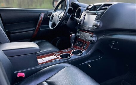 Toyota Highlander III, 2011 год, 2 000 000 рублей, 3 фотография