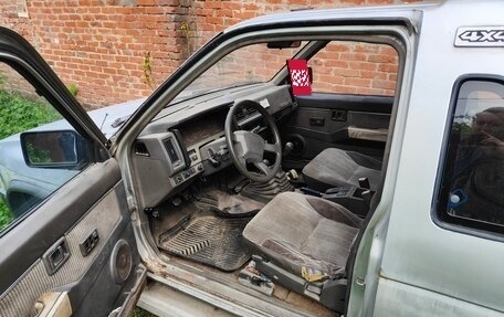 Nissan Terrano II рестайлинг, 1989 год, 200 000 рублей, 4 фотография
