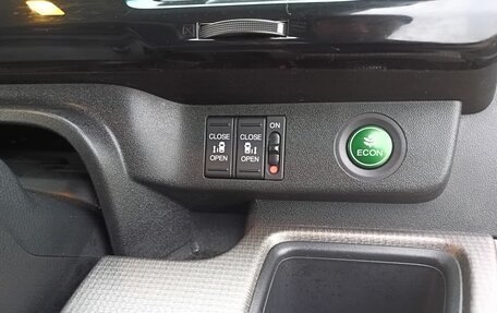 Honda Stepwgn IV, 2020 год, 2 000 000 рублей, 6 фотография