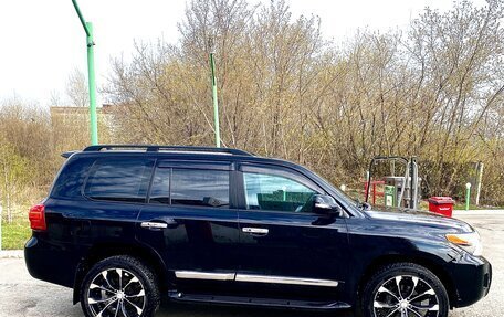 Toyota Land Cruiser 200, 2015 год, 5 599 999 рублей, 2 фотография