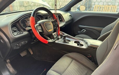 Dodge Challenger III рестайлинг 2, 2017 год, 1 650 000 рублей, 3 фотография