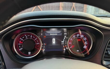 Dodge Challenger III рестайлинг 2, 2017 год, 1 650 000 рублей, 4 фотография