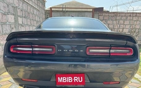 Dodge Challenger III рестайлинг 2, 2017 год, 1 650 000 рублей, 8 фотография
