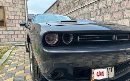 Dodge Challenger III рестайлинг 2, 2017 год, 1 650 000 рублей, 15 фотография