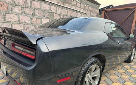 Dodge Challenger III рестайлинг 2, 2017 год, 1 650 000 рублей, 13 фотография