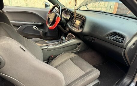 Dodge Challenger III рестайлинг 2, 2017 год, 1 650 000 рублей, 10 фотография