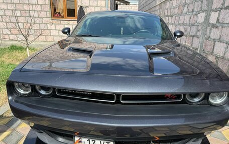 Dodge Challenger III рестайлинг 2, 2017 год, 1 650 000 рублей, 17 фотография