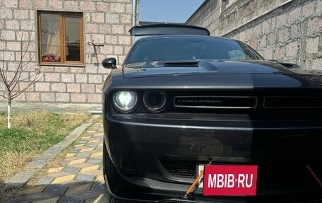 Dodge Challenger III рестайлинг 2, 2017 год, 1 650 000 рублей, 19 фотография