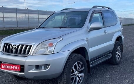 Toyota Land Cruiser Prado 120 рестайлинг, 2003 год, 2 250 000 рублей, 2 фотография
