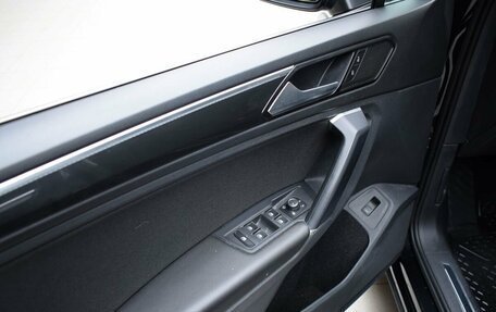 Volkswagen Tiguan II, 2017 год, 2 350 000 рублей, 16 фотография