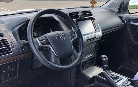 Toyota Land Cruiser Prado 150 рестайлинг 2, 2018 год, 6 500 000 рублей, 10 фотография