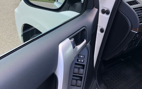 Toyota Land Cruiser Prado 150 рестайлинг 2, 2018 год, 6 500 000 рублей, 12 фотография