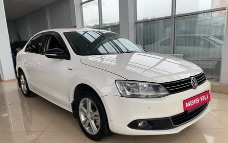 Volkswagen Jetta VI, 2013 год, 919 000 рублей, 2 фотография