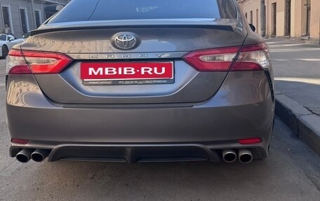Toyota Camry, 2018 год, 2 580 000 рублей, 1 фотография