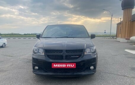 Dodge Caravan V, 2015 год, 1 270 000 рублей, 1 фотография