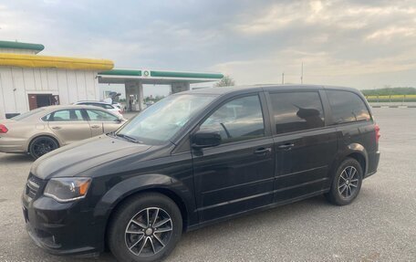 Dodge Caravan V, 2015 год, 1 270 000 рублей, 2 фотография